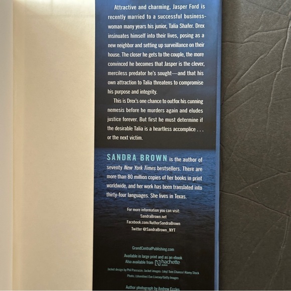 Outfox: A Novel by Sandra Brown | Fiction, Mystery, Romance | Hardcover Book - Picture 4 of 10